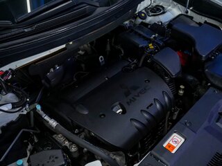 2019 Mitsubishi Outlander III Рестайлинг 3, белый, 2075000 рублей, вид 5