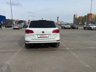 2015 Volkswagen Touareg II Рестайлинг, белый, 2700000 рублей, вид 4