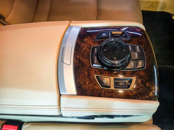 2014 BMW 7 серии Long 740Li xDrive V (F01/F02/F04) Рестайлинг, серый, 2999900 рублей - вид 21