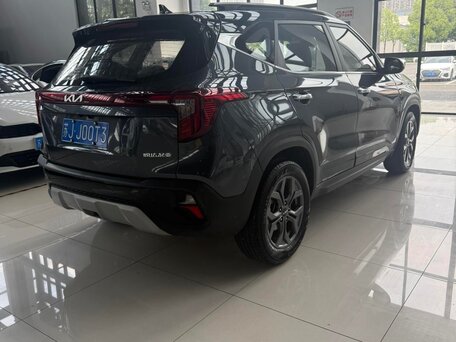 2023 Kia Seltos I Рестайлинг, серый, 1590000 рублей, вид 4