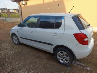 2011 Skoda Fabia II Рестайлинг, белый, 400000 рублей, вид 2