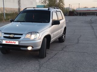 2011 Chevrolet Niva I Рестайлинг, серебристый, 800000 рублей, вид 1