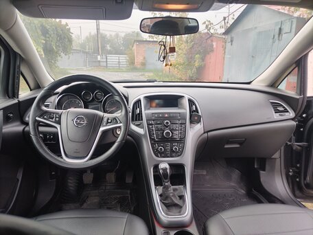 2013 Opel Astra J Рестайлинг, чёрный, 940000 рублей, вид 2