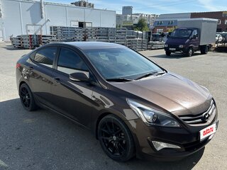2015 Hyundai Solaris I Рестайлинг, коричневый, 950000 рублей, вид 2