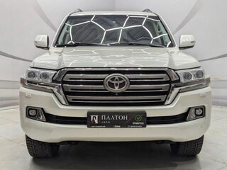 2019 Toyota Land Cruiser 200 Series Рестайлинг 2, белый, 5929000 рублей, вид 2