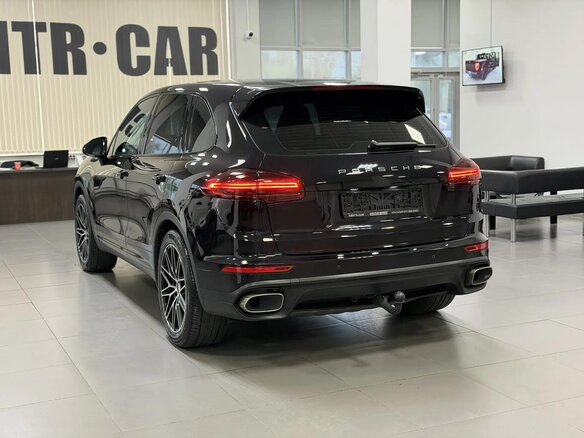 2015 Porsche Cayenne II Рестайлинг (958), чёрный, 4950000 рублей - вид 2