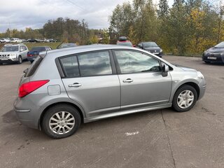 2013 Nissan Tiida I Рестайлинг, серебристый, 550000 рублей, вид 4