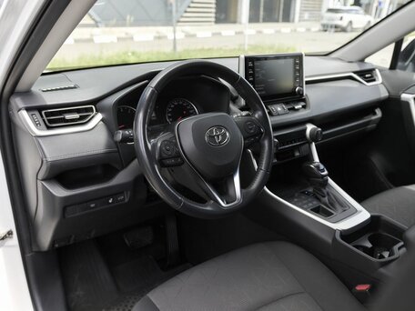 2021 Toyota RAV4 V (XA50), белый, 3447000 рублей, вид 5