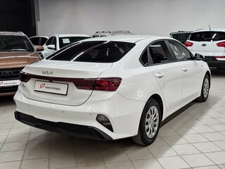 2022 Kia K3 II Рестайлинг, белый, 1909000 рублей, вид 3
