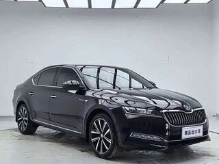 2023 Skoda Superb III Рестайлинг, чёрный, 1849000 рублей, вид 3