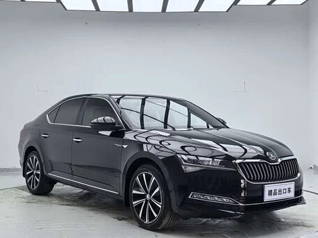 2023 Skoda Superb III Рестайлинг, чёрный, 1700000 рублей, вид 3