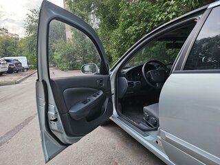 2006 Nissan Almera Classic I, серебристый, 390000 рублей, вид 2