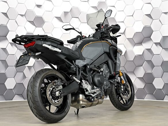 2024 Yamaha MT-09 Tracer (FJ-09), серый, 1639000 рублей - вид 6