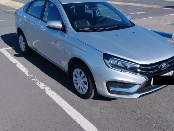 2024 Lada (ВАЗ) Vesta I Рестайлинг (NG), серебристый, 1349000 рублей - вид 2