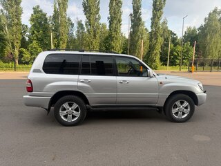 2007 Toyota Land Cruiser 100 Series Рестайлинг 2, серебристый, 2100000 рублей, вид 4