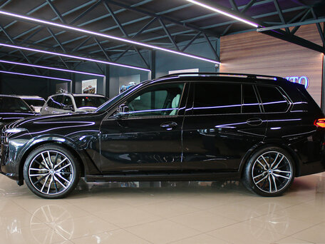 2024 BMW X7 40i I (G07) Рестайлинг, чёрный, 11988000 рублей, вид 3