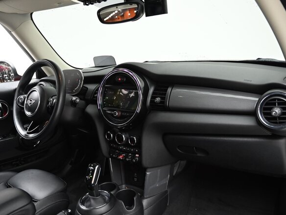 2023 Mini Hatch Cooper III (F55/F56) Рестайлинг 2, красный - вид 7