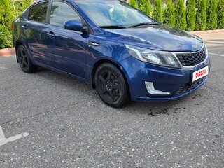 2015 Kia Rio 6-speed III, синий, 880000 рублей, вид 3
