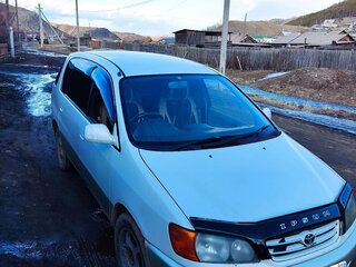 1998 Toyota Ipsum I (M10), белый, 450000 рублей, вид 2