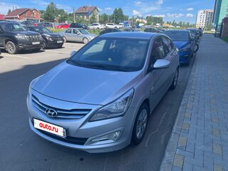 2016 Hyundai Solaris I Рестайлинг, серебристый, 955000 рублей, вид 2