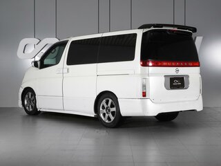 2004 Nissan Elgrand II (E51), белый, 1370000 рублей, вид 2