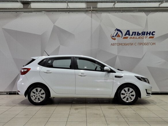 2014 Kia Rio 6-speed III, белый - вид 1