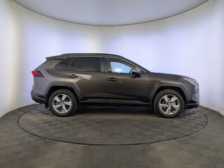 2021 Toyota RAV4 V (XA50), коричневый, 3396575 рублей, вид 4