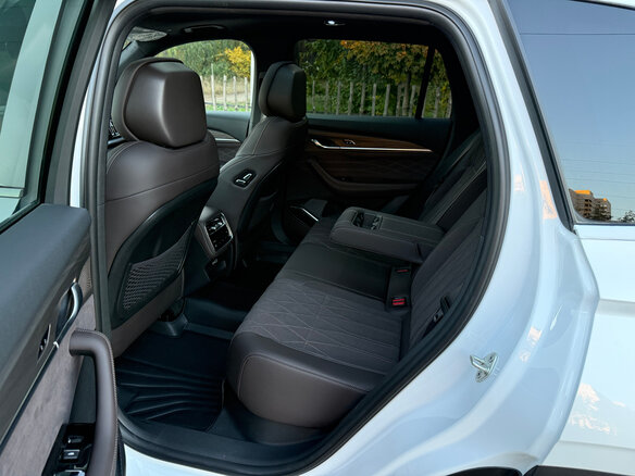 2026 Geely Monjaro (Xingyue L) I Рестайлинг 2 (China Market), белый, 4180000 рублей - вид 33