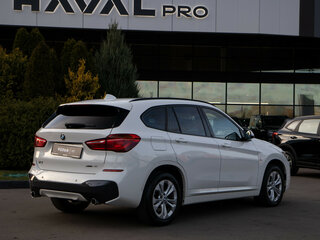 2018 BMW X1 20i xDrive II (F48), белый, 2498000 рублей, вид 4