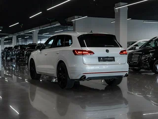 2018 Volkswagen Touareg III, белый, 4380000 рублей, вид 5