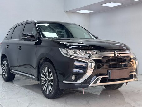 2022 Mitsubishi Outlander III Рестайлинг 3, чёрный, 2140000 рублей, вид 3
