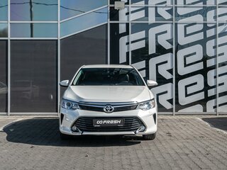 2016 Toyota Camry VII (XV50) Рестайлинг, белый, 1995000 рублей, вид 3