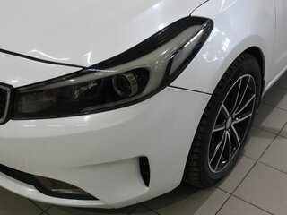2017 Kia Cerato III Рестайлинг (Classic), белый, 1350000 рублей, вид 4