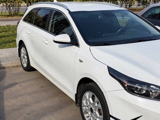 2022 Kia Ceed III Рестайлинг, белый, 1730000 рублей, вид 3