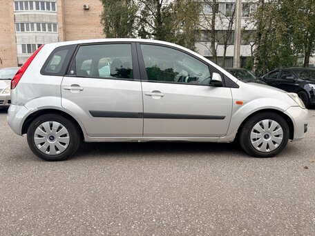 2008 Ford Fiesta Mk5, серебристый, 365000 рублей, вид 4