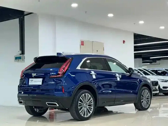 2024 Cadillac XT4 I Рестайлинг, синий, 3797099 рублей - вид 3