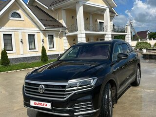2018 Volkswagen Touareg III, чёрный, 5500000 рублей, вид 2