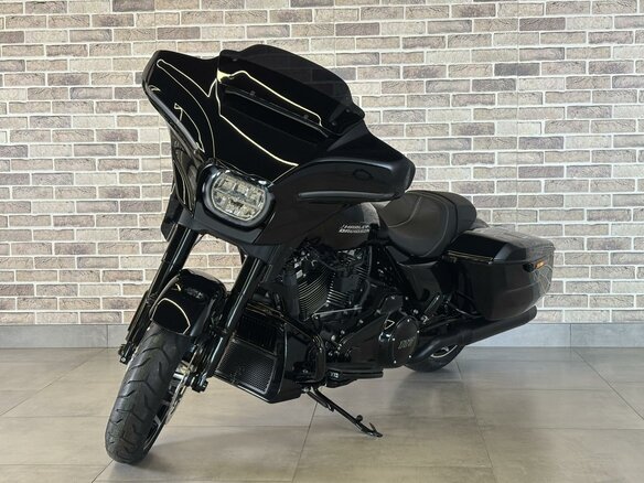 2024 Harley-Davidson Street Glide, чёрный - вид 1