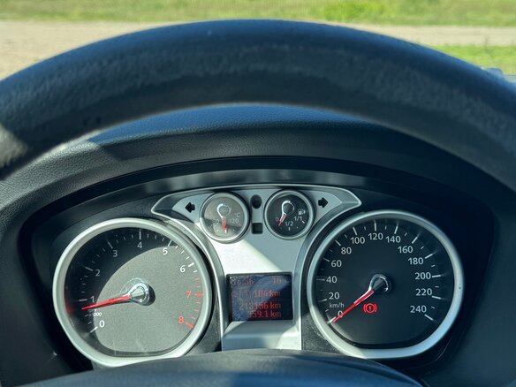 2011 Ford Focus II Рестайлинг, серебристый, 600000 рублей - вид 24