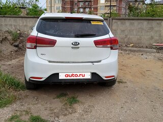 2015 Kia Rio III Рестайлинг, белый, 650000 рублей, вид 3
