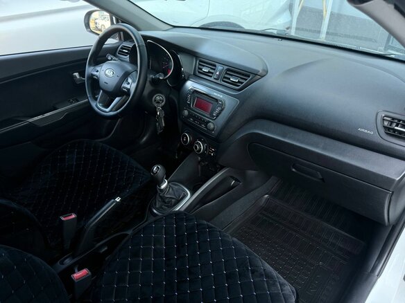 2015 Kia Rio III Рестайлинг, белый, 740000 рублей - вид 13