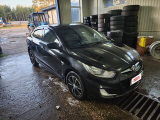 2013 Hyundai Solaris I, чёрный, 770000 рублей, вид 2