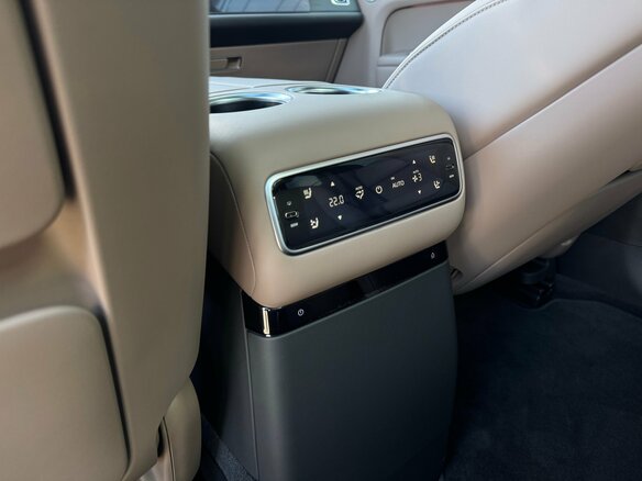 2026 Li Auto (Lixiang) L9 52.3 kWh I Рестайлинг, белый, 11990000 рублей - вид 30