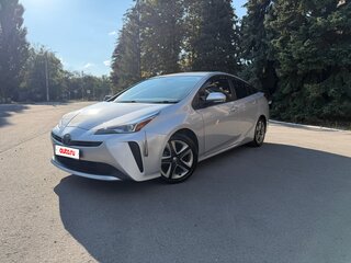 2019 Toyota Prius IV Рестайлинг (XW50), серебристый, 2005000 рублей, вид 1