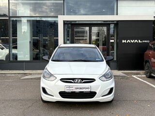 2013 Hyundai Solaris I, белый, 709000 рублей, вид 2