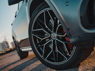 2017 Mercedes-Benz GLA AMG 45 AMG I (X156) Рестайлинг, серебристый, 3200000 рублей, вид 3