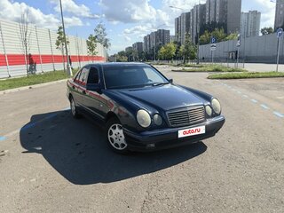 1998 Mercedes-Benz E-Класс 240 II (W210, S210), синий, 500000 рублей, вид 2