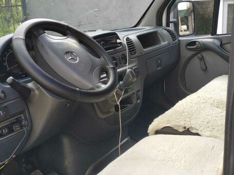 2001 Mercedes-Benz Sprinter Classic, белый, 1050000 рублей, вид 4
