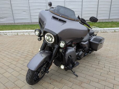 2019 Harley-Davidson CVO Street Glide, серый, 2349999 рублей, вид 3