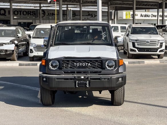 2026 Toyota Land Cruiser 76 70 Series Рестайлинг 2, чёрный - вид 1